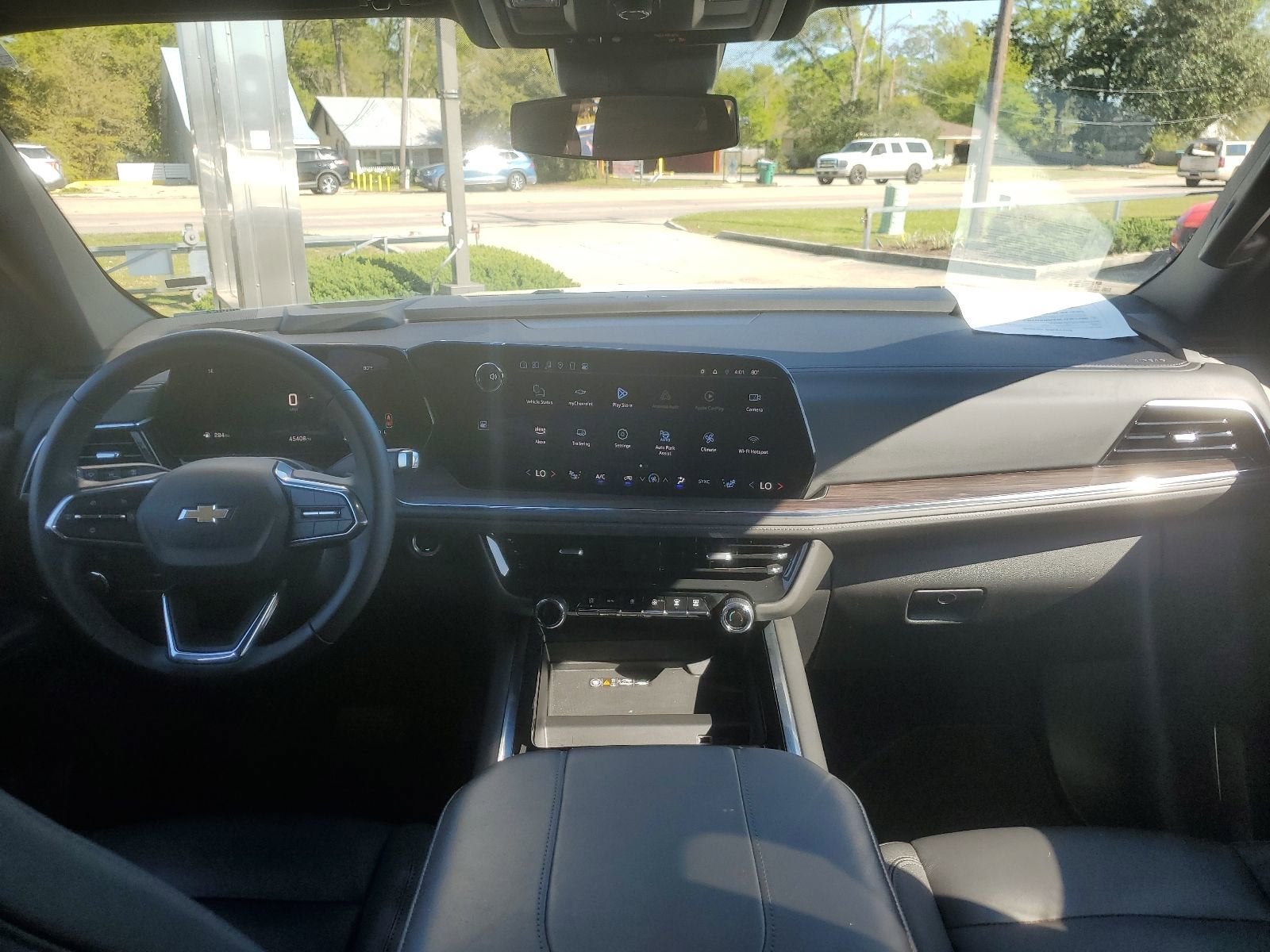 2025 Chevrolet Suburban LT