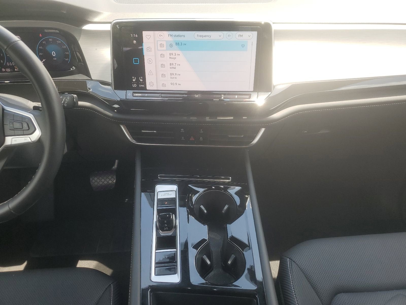 2025 Volkswagen Atlas Cross Sport 2.0T SE w/Technology