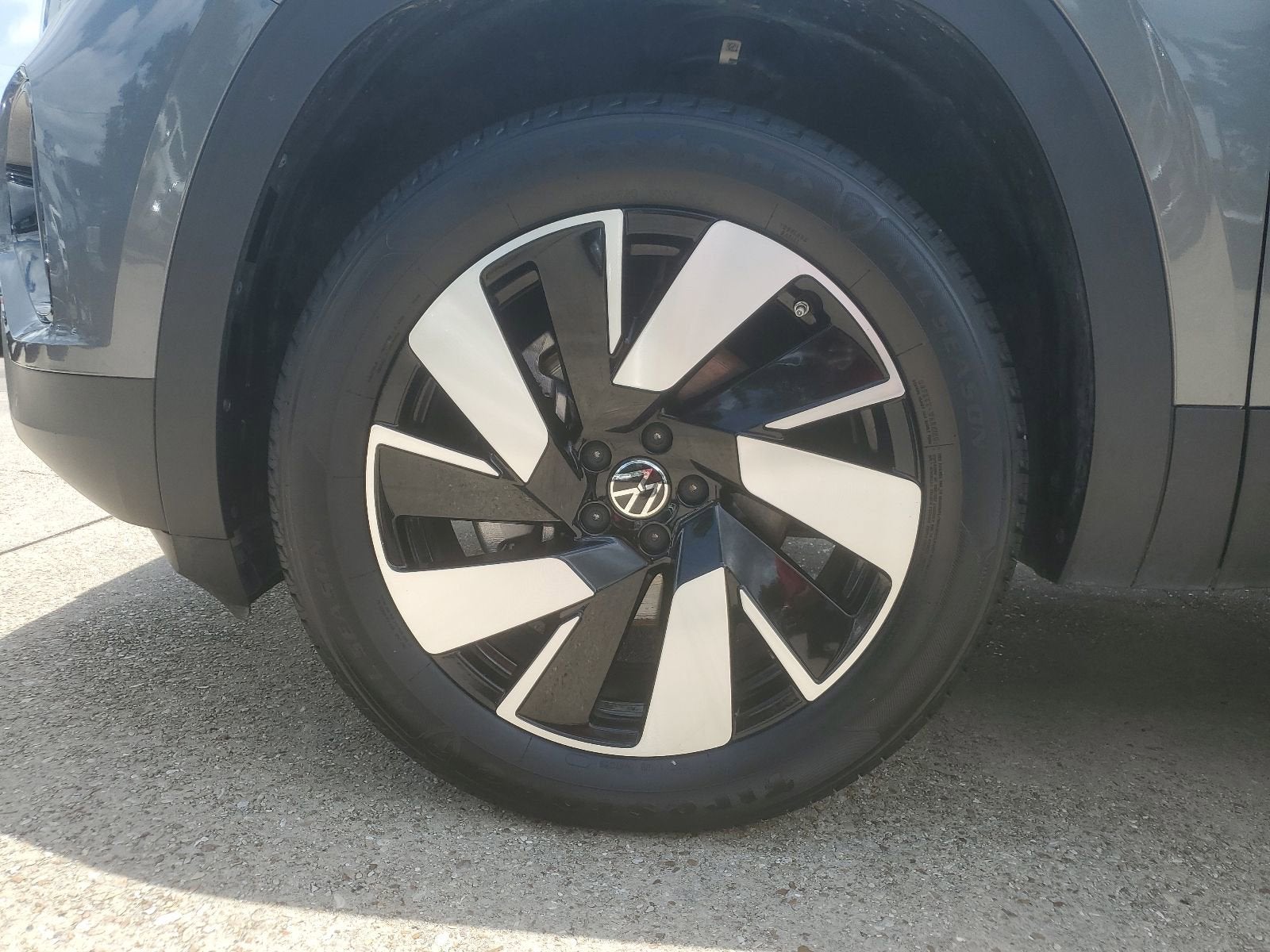 2025 Volkswagen Atlas Cross Sport 2.0T SE w/Technology