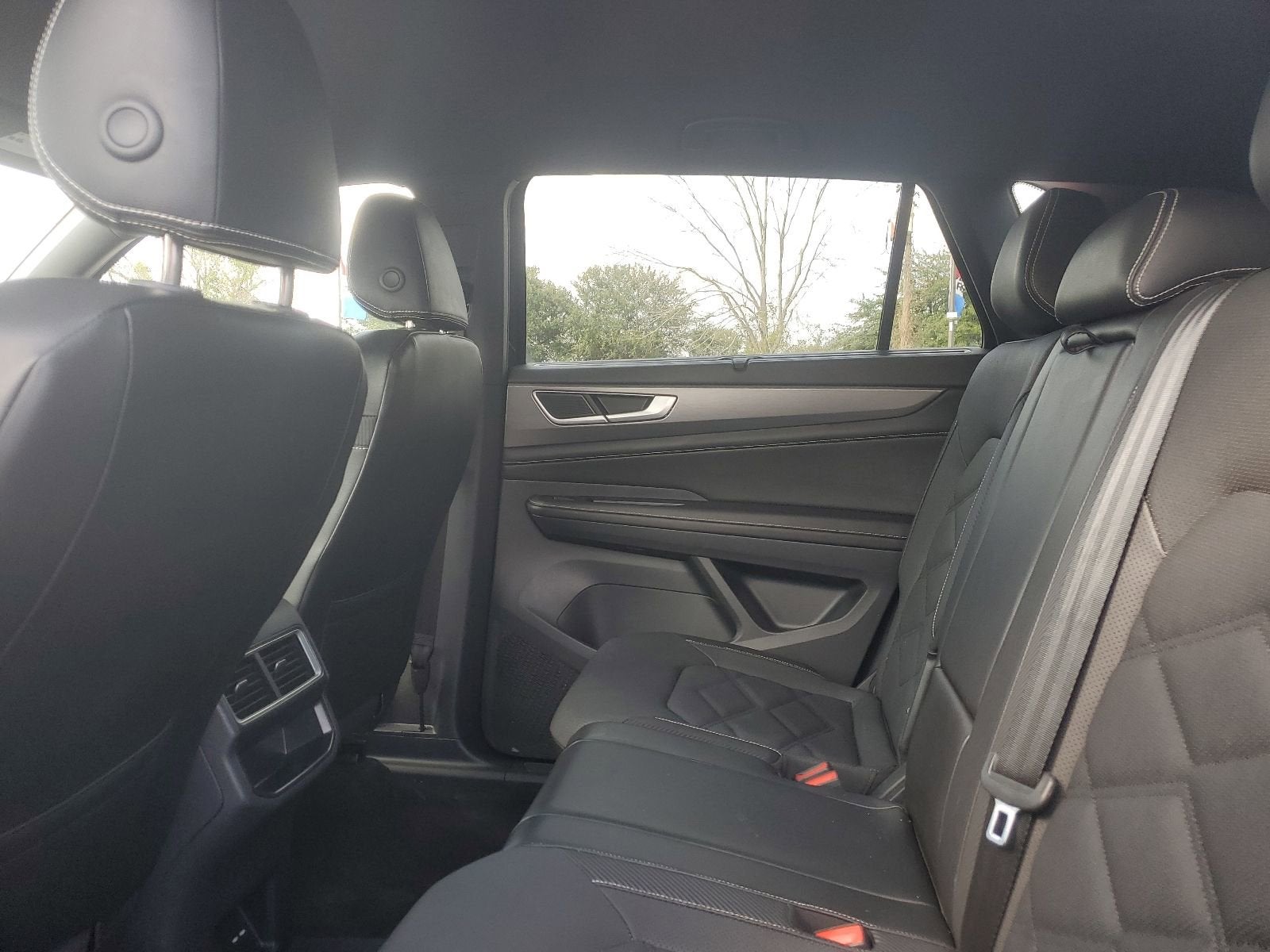 2024 Volkswagen Atlas Cross Sport 2.0T SE w/Technology