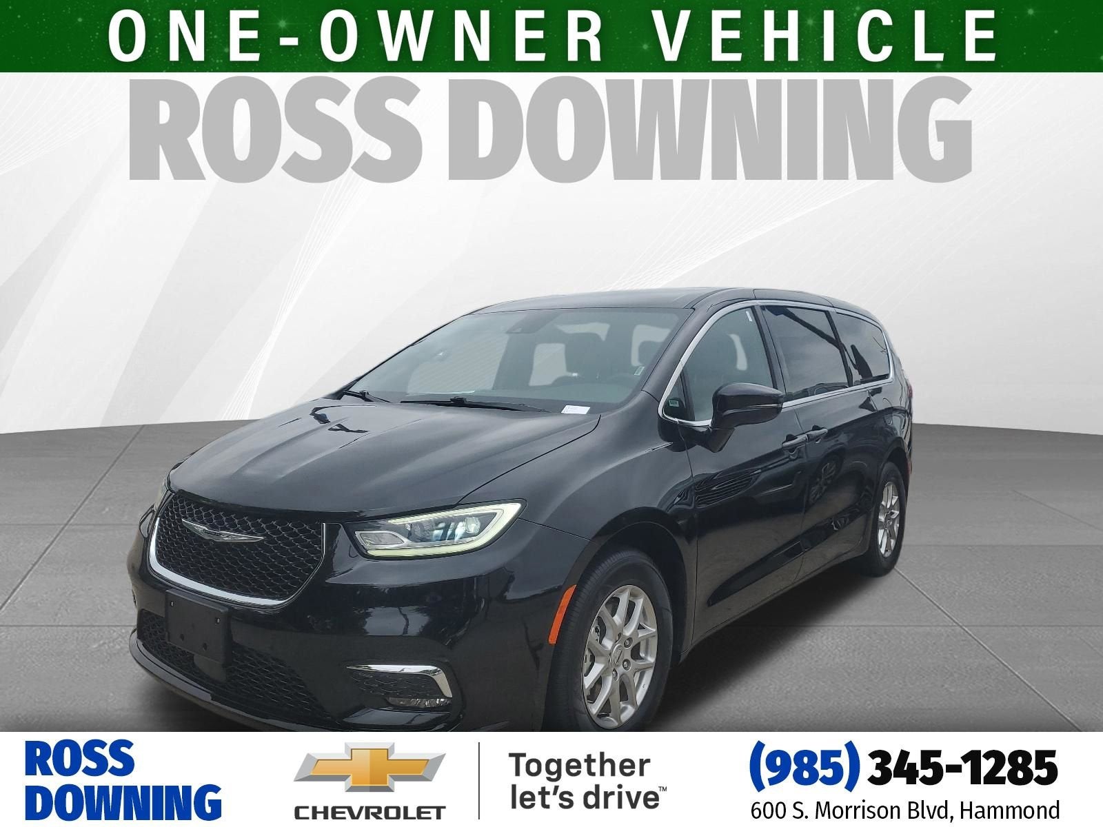 2025 Chrysler Pacifica Select's photo