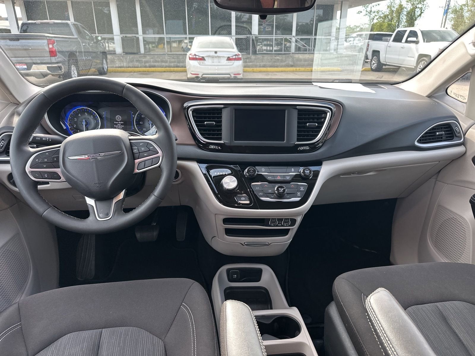 2023 Chrysler Voyager LX
