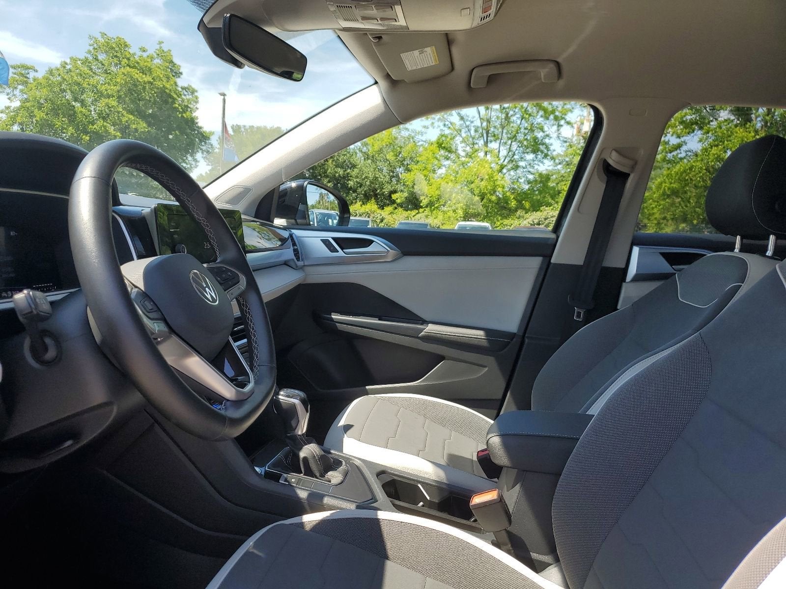 2025 Volkswagen Taos SE