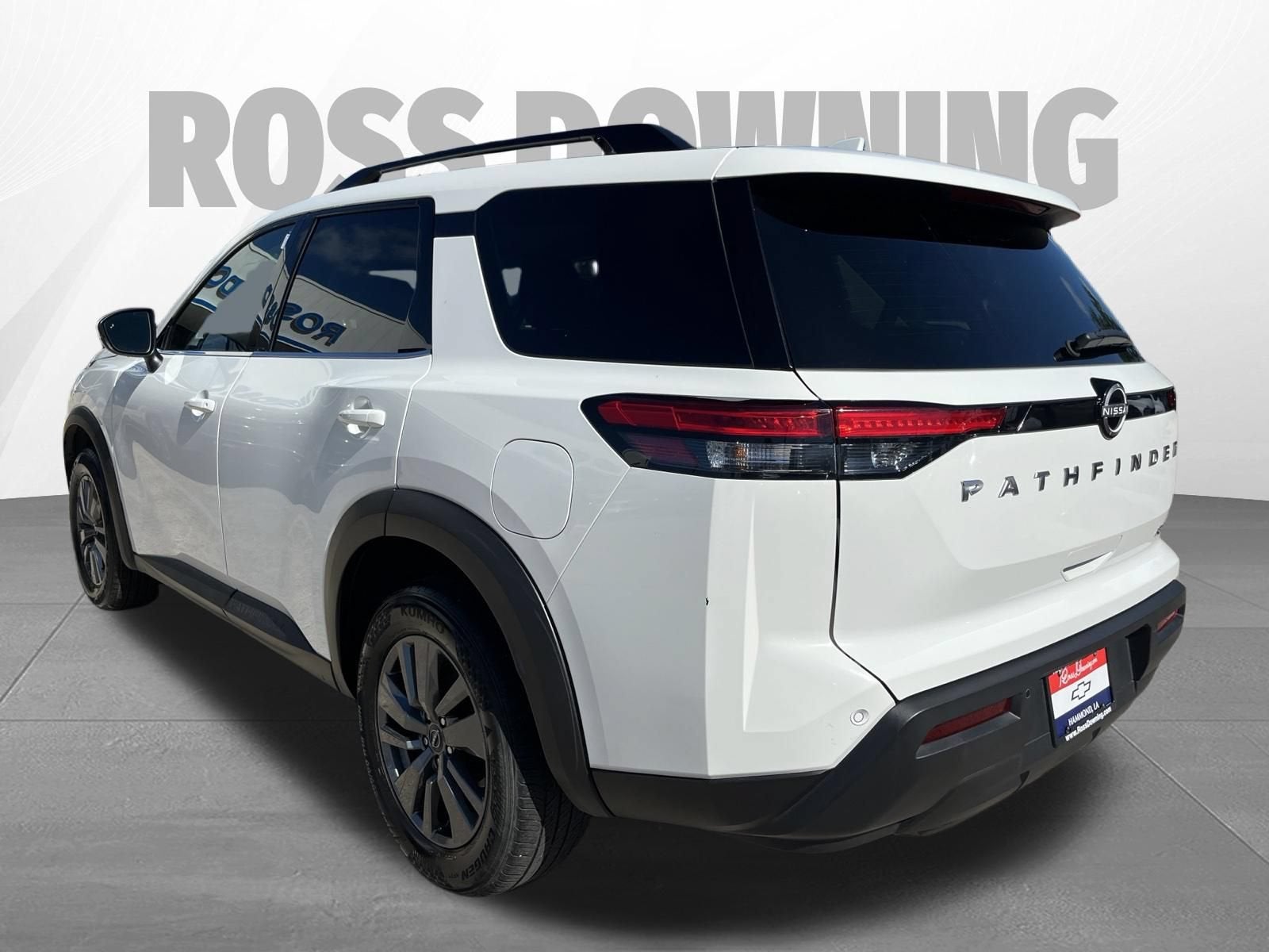 2024 Nissan Pathfinder SV