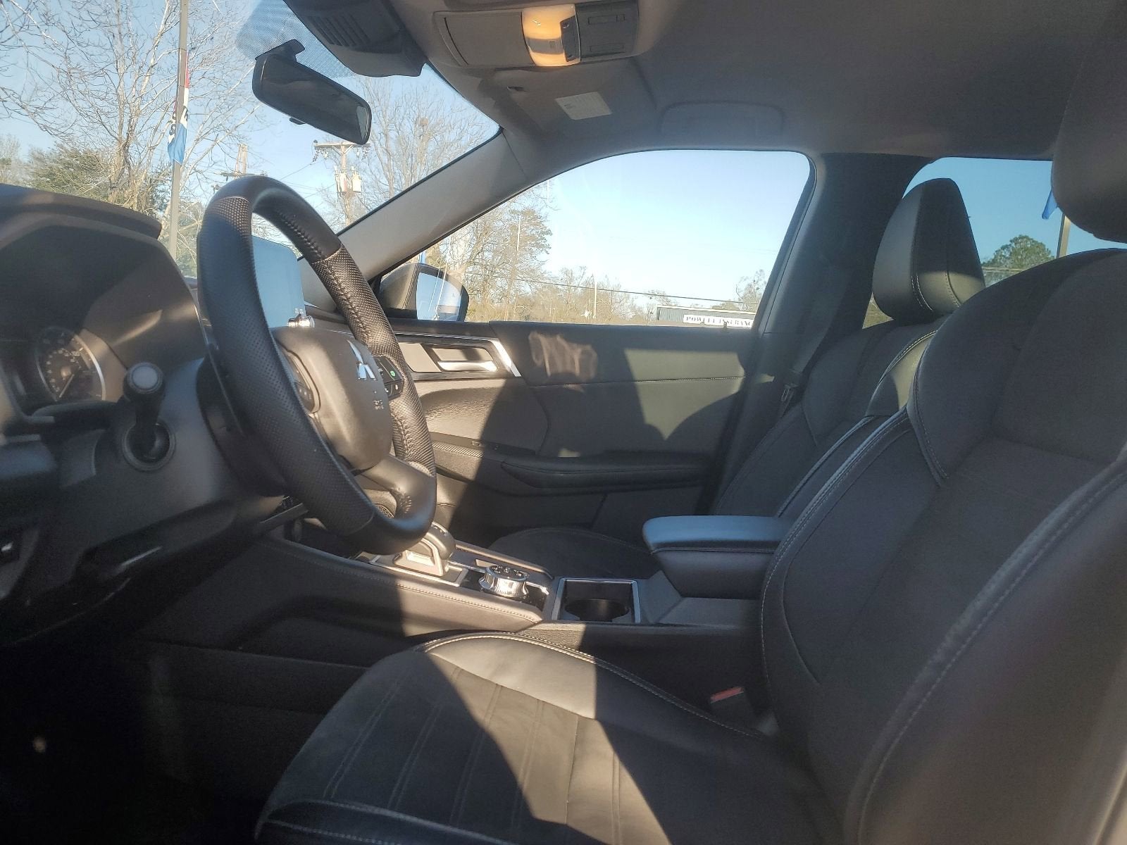 2023 Mitsubishi Outlander SE